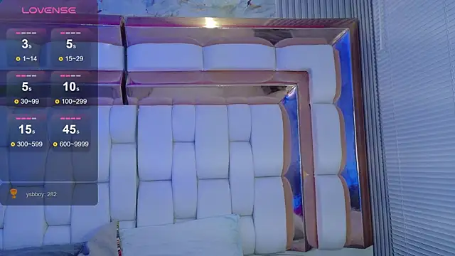 valkiria moore online show from October 2025 07:48:02 PM