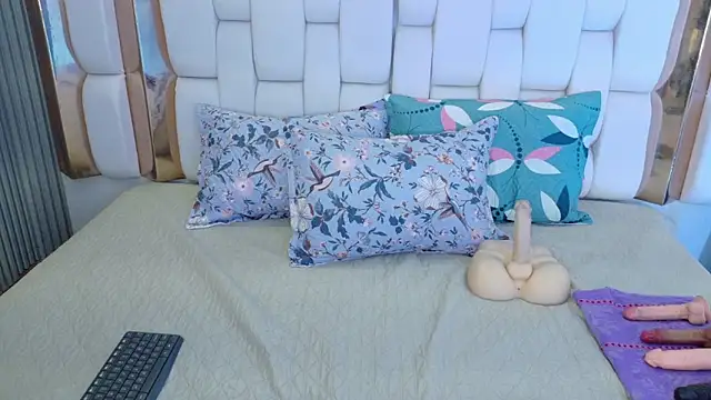 valkiria moore online show from March 2026 08:08:01 PM