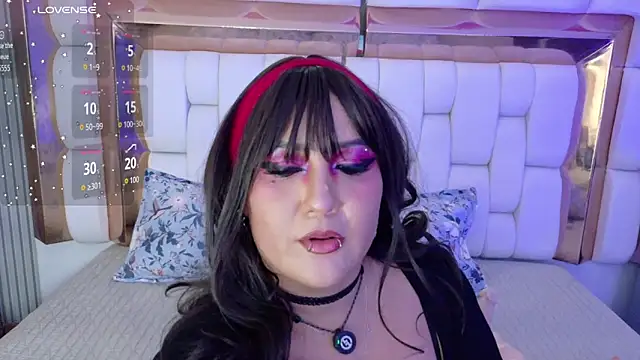 valkiria moore online show from March 2026 08:11:02 PM