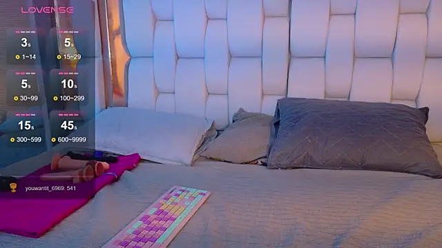 valkiria moore online show from October 2025 07:37:01 PM