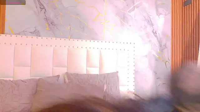 valkiria moore online show from December 2025 12:18:01 PM