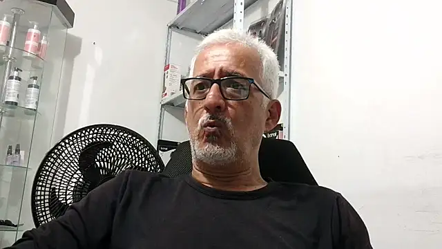 cenizo10124 online show from November 2025 12:15:01 AM