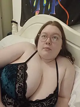Snapshot of Sexycurvyemilyy chatting on June 2026 09:09:02 PM Sexycurvyemilyy online show from June 2026 09:09:02 PM