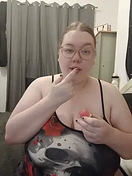 Snapshot of Sexycurvyemilyy chatting on June 2026 09:20:02 PM Sexycurvyemilyy online show from June 2026 09:20:02 PM