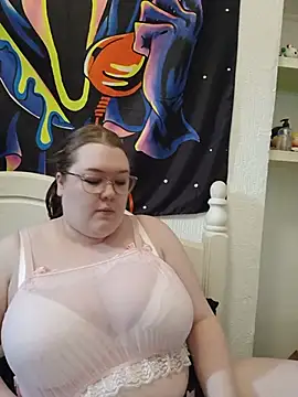 Snapshot of Sexycurvyemilyy chatting on June 2026 04:57:01 PM Sexycurvyemilyy online show from June 2026 04:57:01 PM
