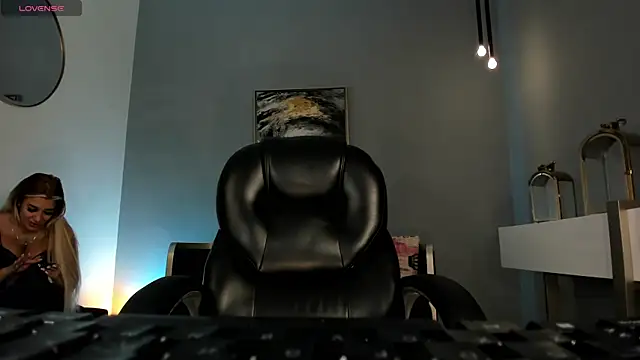 SophiePalmer online show from December 2025 12:07:02 PM