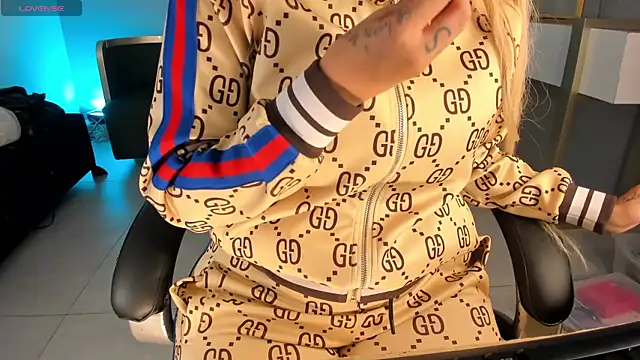 SophiePalmer online show from December 2025 12:08:01 PM