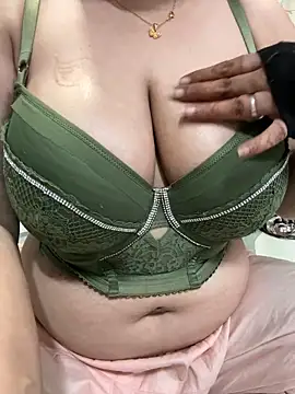 Sexybomb33 online show from February 2026 09:36:01 PM