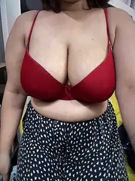 Sexybomb33 online show from May 2026 10:24:01 PM