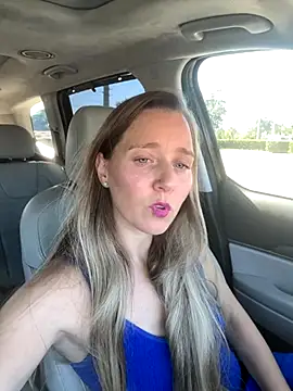 SkyelarSommer online show from October 2025 04:36:01 PM