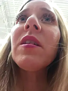 SkyelarSommer online show from December 2025 02:49:01 AM