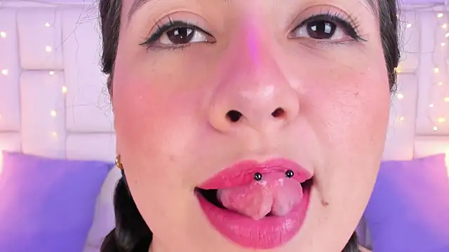SarahSophia  online show from March 2025 05:36:01 PM