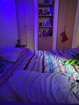 LissaThompsom online show from November 2025 04:00:01 PM