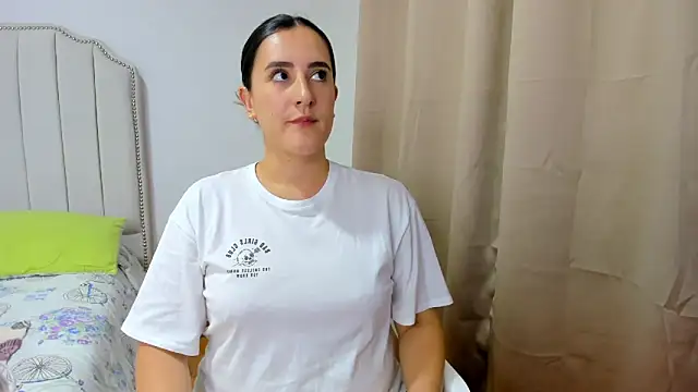 Hanna86 online show from October 2025 12:42:01 AM