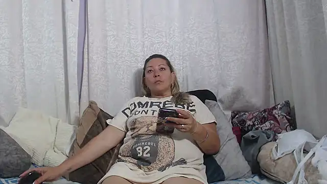 marie olsenhot online show from February 2025 04:41:02 PM