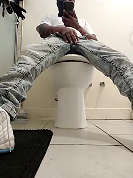 Snapshot of Annonymous607 chatting on October 2025 10:00:02 PM Annonymous607 online show from October 2025 10:00:02 PM