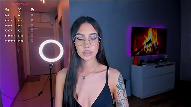 HannaHey online show from October 2025 12:59:01 PM