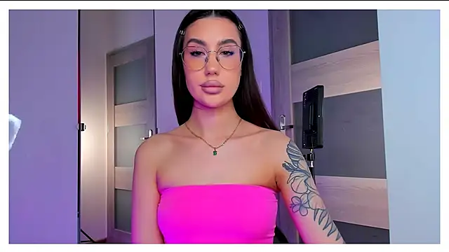 HannaHey online show from April 2026 01:39:01 PM