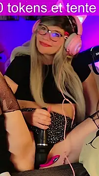 Kittychatte online show from April 2026 12:42:02 PM