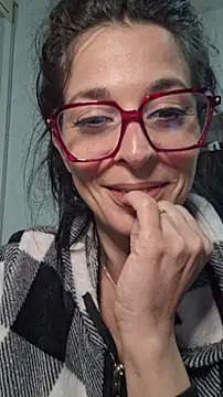 patatinahot87 online show from May 2026 04:00:02 PM
