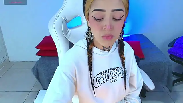 farichell online show from April 2026 10:12:02 PM