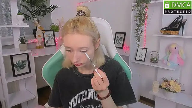 Katia Kim online show from October 2025 05:50:01 AM