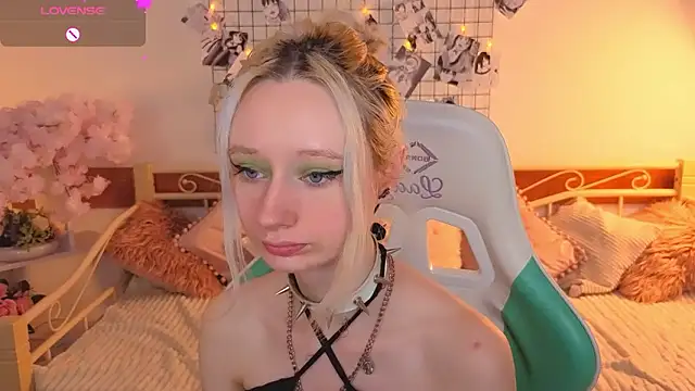 Katia Kim online show from February 2026 06:33:01 AM