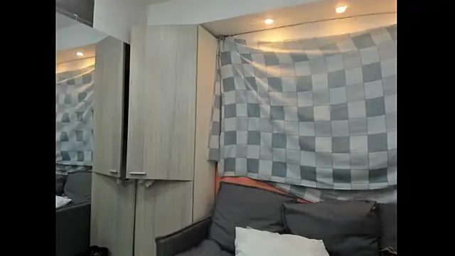 Mhelanny2 online show from November 2025 06:45:01 PM