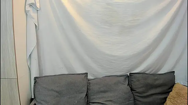 Mhelanny2 online show from December 2025 06:47:01 PM