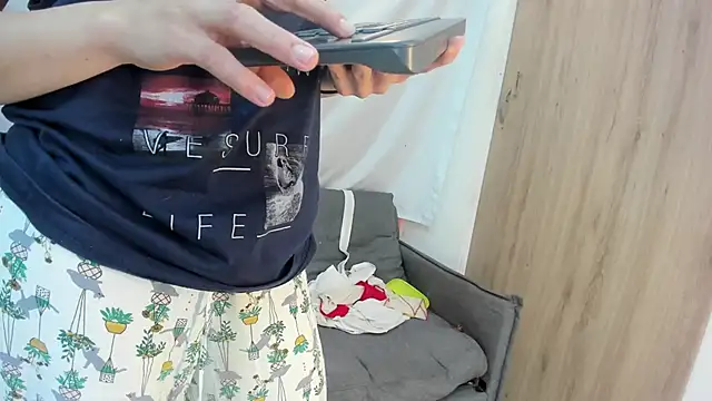 Mhelanny2 online show from March 2026 02:11:01 PM