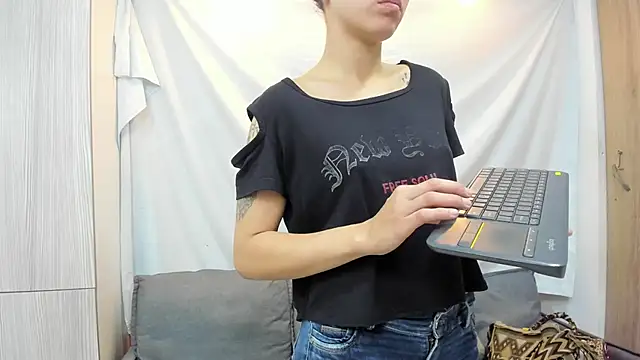 Mhelanny2 online show from February 2026 06:19:01 PM