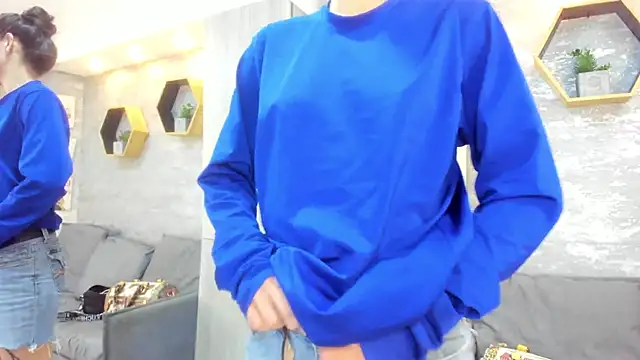 Mhelanny2 online show from April 2026 05:38:01 PM