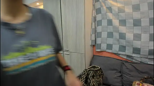 Mhelanny2 online show from November 2025 06:23:02 PM