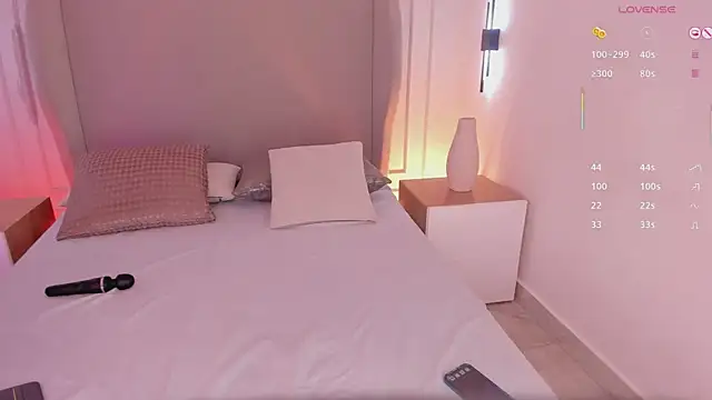 luisah  online show from November 2025 08:56:01 PM