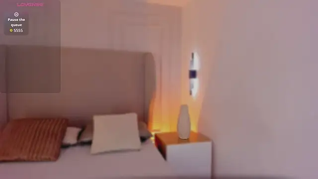 luisah  online show from December 2025 08:24:02 PM