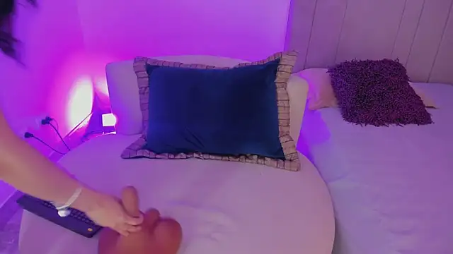 luisah  online show from March 2026 08:20:02 PM