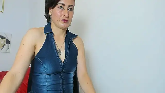 Snapshot of yasmin_goldenst chatting on October 2025 08:10:02 PM yasmin goldenst online show from October 2025 08:10:02 PM