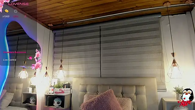 cristal  hot 1 online show from February 2026 05:03:02 AM