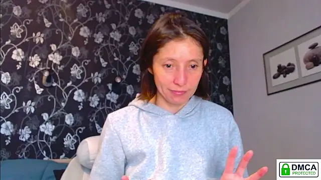 Snapshot of Sophi_Cute chatting on June 2026 12:15:02 PM Sophi Cute online show from June 2026 12:15:02 PM