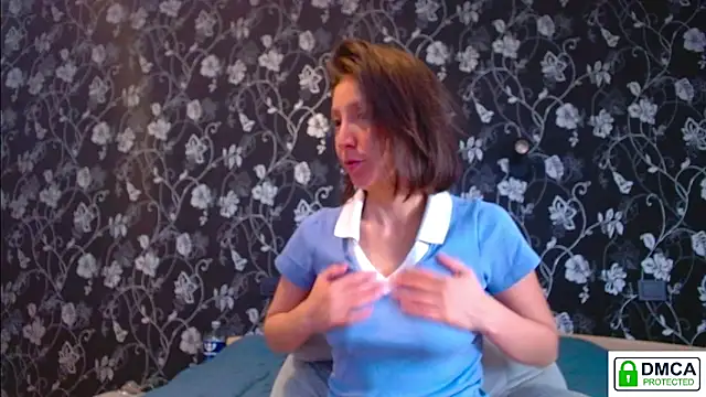 Snapshot of Sophi_Cute chatting on June 2026 06:00:01 AM Sophi Cute online show from June 2026 06:00:01 AM