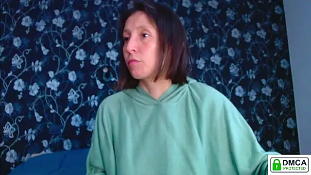 Snapshot of Sophi_Cute chatting on June 2026 12:33:02 PM Sophi Cute online show from June 2026 12:33:02 PM