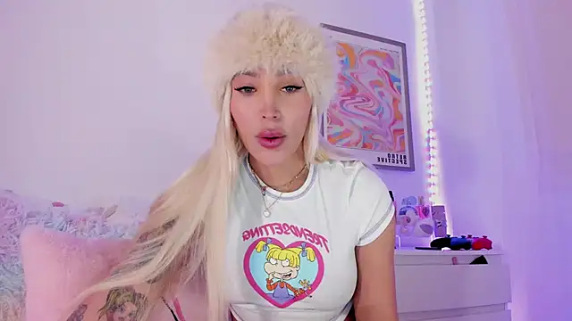 Snapshot of _viioletweekend_ chatting on March 2025 05:20:01 PM viioletweekend online show from March 2025 05:20:01 PM