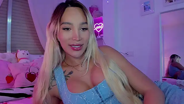 Snapshot of _viioletweekend_ chatting on December 2025 09:27:01 PM viioletweekend online show from December 2025 09:27:01 PM