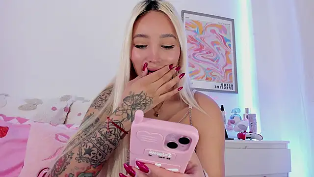 Snapshot of _viioletweekend_ chatting on February 2025 06:09:02 PM viioletweekend online show from February 2025 06:09:02 PM