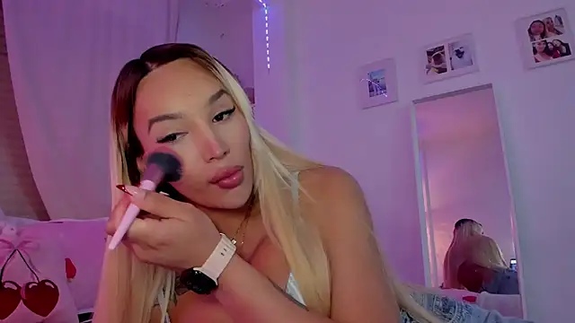 Snapshot of _viioletweekend_ chatting on November 2025 08:42:01 PM viioletweekend online show from November 2025 08:42:01 PM