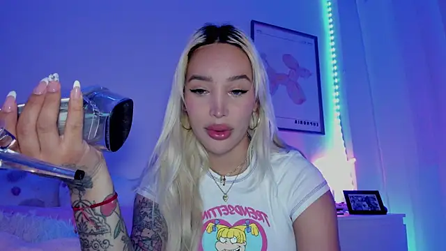 Snapshot of _viioletweekend_ chatting on March 2025 09:35:01 PM viioletweekend online show from March 2025 09:35:01 PM