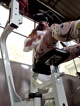 Snapshot of Sam_Sara chatting on November 2025 05:39:02 PM Sam Sara online show from November 2025 05:39:02 PM