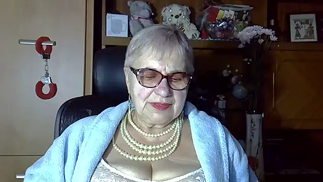 SweetCherry27 online show from September 2025 05:41:01 PM