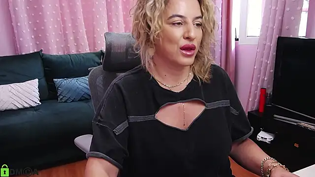 Snapshot of CarrieLoveX chatting on September 2025 05:24:02 AM CarrieLoveX online show from September 2025 05:24:02 AM