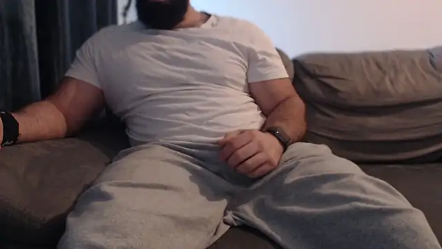 hugemachohandsome online show from November 2025 09:32:01 AM